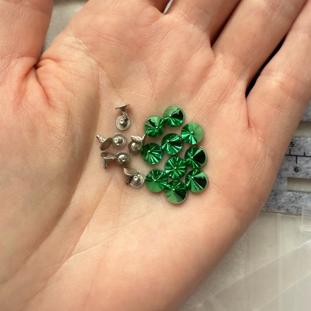Louboutin spikes replacement, green 6 mm, 10 sets